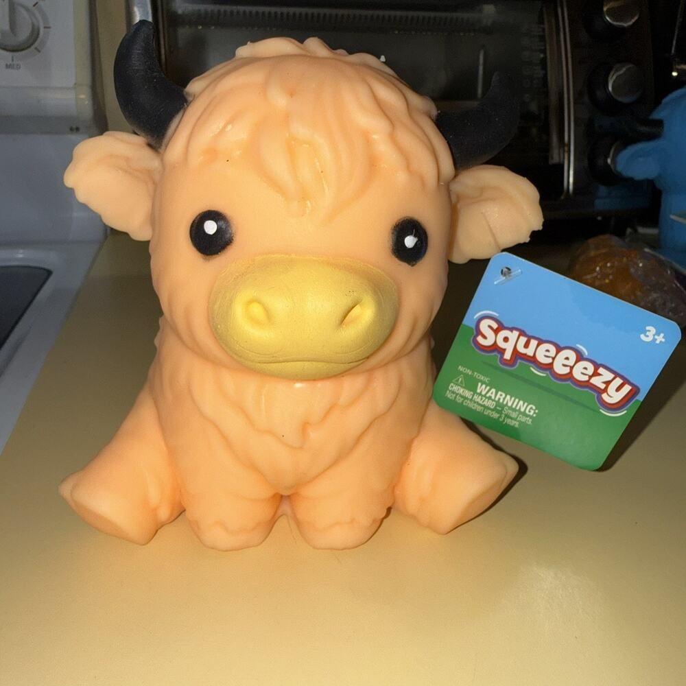 Squeeezy Highland Cow Squishy Peach Rare TikTok Viral Squeeze Toy Not Needoh New